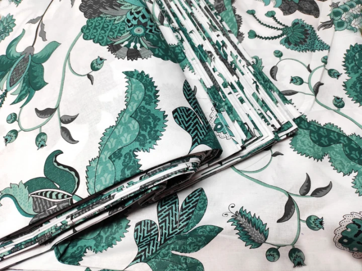 tissu-coton-au-metre-imprime-poviev-verte-sur-blanche-444.jpg